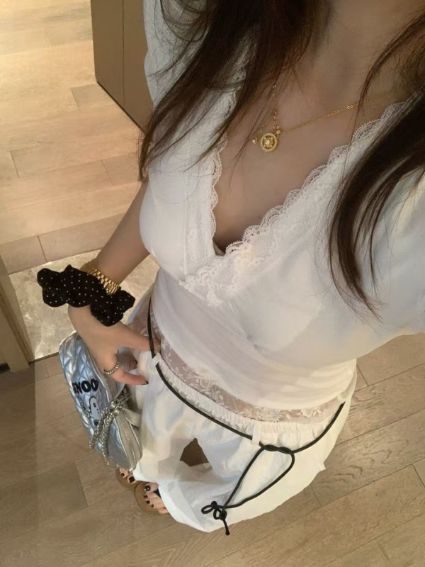 拼接短袖深v蕾絲t恤