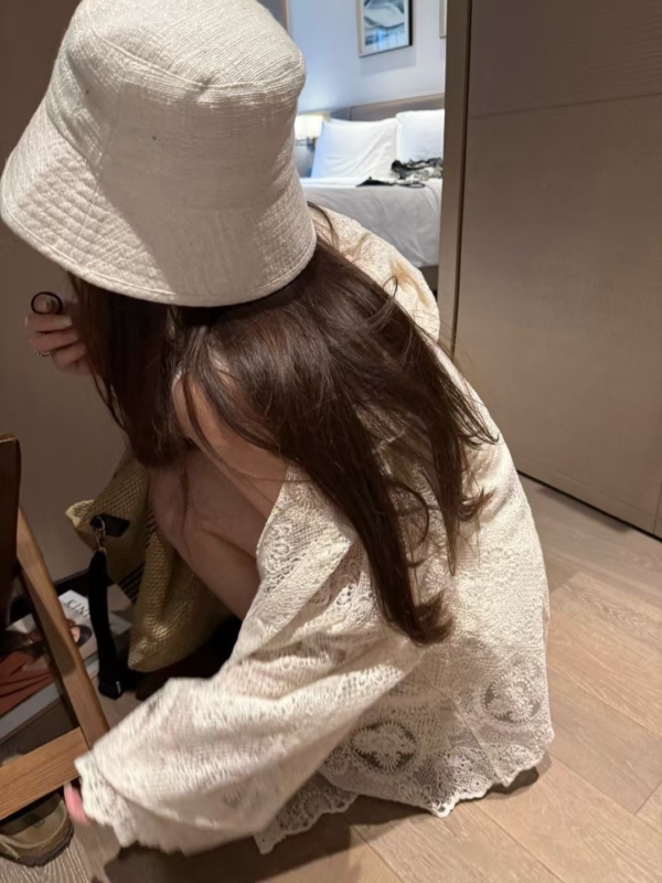 防曬繡花連帽勾花開衫