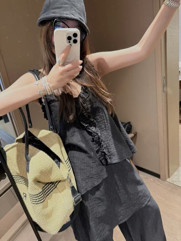 無袖波點花邊吊帶上衣