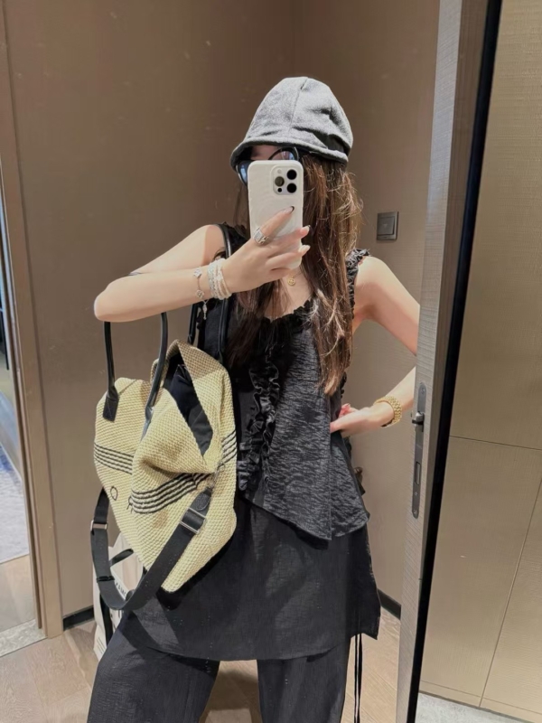 無袖波點花邊吊帶上衣